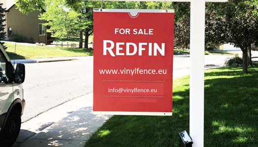 Realitní PVC sloupek – odolný, stabilní a snadno instalovatelný